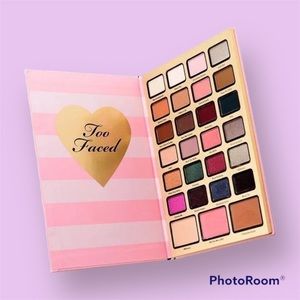 Too Faced Best Year Ever 2018 Boss Lady Holiday Eyeshadow & Face Palette